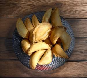 Home-Made Gujiya ( 2 Piece)
