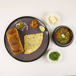 Mumbai Pav Bhaji With Garlic Chutney & Papad