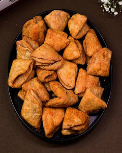 Chatpati Mathari (180gms)