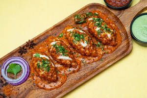 Chicken Makhani Momos