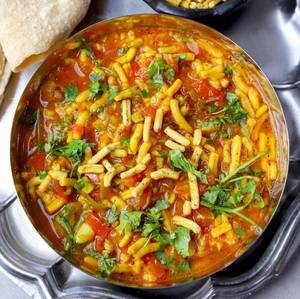 Sev Bhaji With 3 Tandoori Roti And Salad