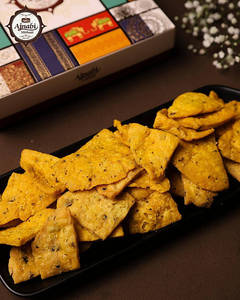Methi Mathri Box 180gms