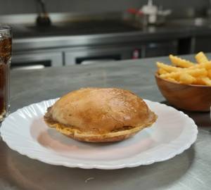 Bhuna Chicken UFO Burger