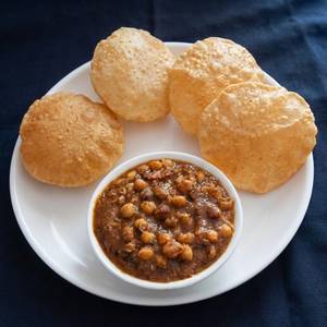 Chole Puri(4pcs)