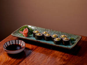 Yasai Tempura Uramaki Sushi (4pcs)