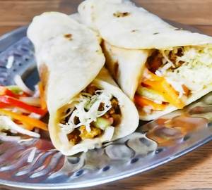 Regular Chicken Shawarma Roll With Cheese And Salad