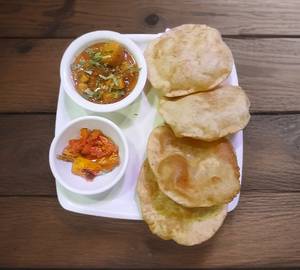 Aloo Poori [4 Poori]