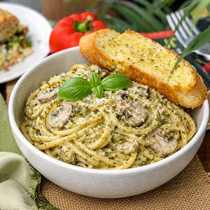Spaghetti In Creamy Pesto