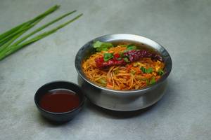 Schezwan Chicken Noodles