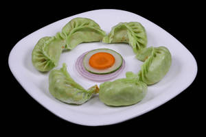 VEG SCHEZWAN MOMOS