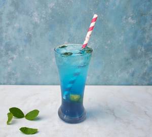 Blue lagoon mojito
