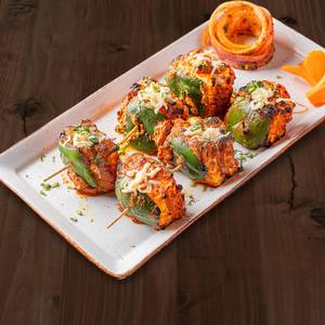 Cheesy paneer tikka [full]
