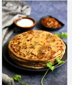 Onion Aalu Parantha With Curd