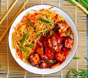 Chilli Paneer With Noodles