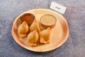 Samosa (4 Pcs) And 250 Ml Tea