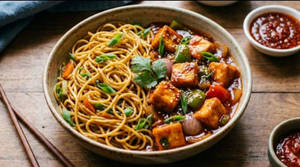 Chowmein With Chilly Paneer Gravy