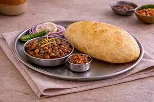 Chole Bhature (1Pc)