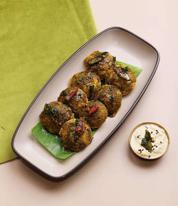 Mini Karuveppilai Podi Idli