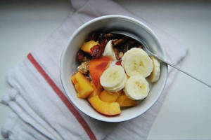 Muesli With Curd & Fruit