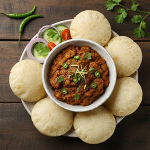 Chicken Keema Ghugni With Luchi 6pc