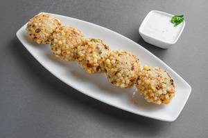Sabudana Vada with Dahi Chutney