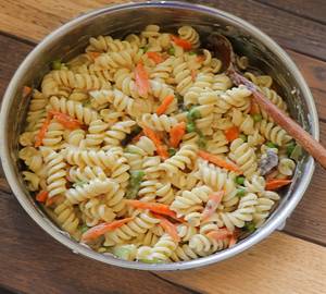 Alfredo fusalli white sauce pasta