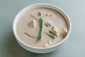Chicken Kolhapuri Pandhara Rassa - White Gravy with Meat