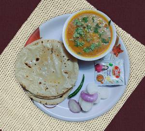 4 Roti Pili Dal Salad