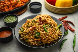 Veg Chilli Garlic Noodles [Serves 2]