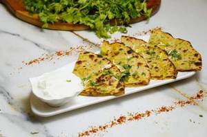 Aloo Paratha With Curd