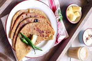 Aloo Pyaz Paratha With Curd & Pickle