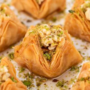 Pyramid Baklava [4 Pieces]