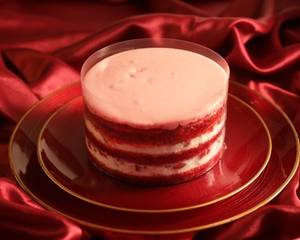 Pull Up Strawberry Red Velvet Cake (500 Gms)