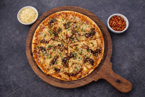 Pulled Chicken And Caramelized Onion Pizza