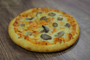 Cheese & Mushroom Pizza