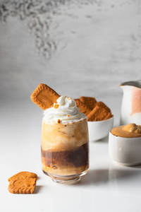 Iced biscoff coffee