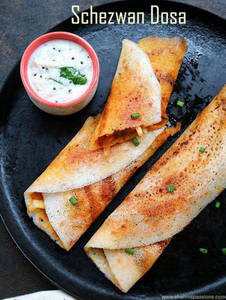 Schezwan Paneer Dosa