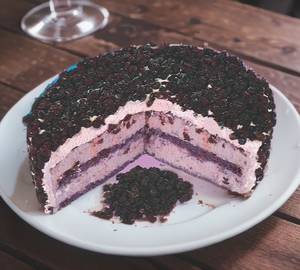 Black Currant Cake