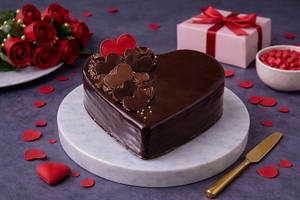 Valentine Special Heart Shaped Chocolate Cake - 500 Gms