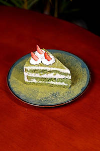 Strawberry Matcha Cake
