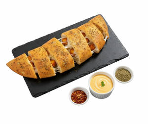 Chicken Tikka Garlic Bread + Cheesy Dip