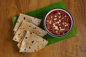3 Chapathi With Green Peas Masala (250 Ml)
