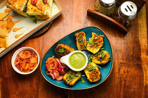 Stuffed Tandoori Aloo [ 6 Pieces ]