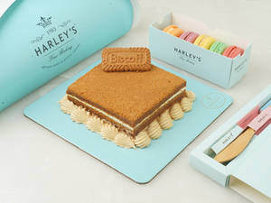 Lotus Biscoff Medovik Bento Cake & Macarons