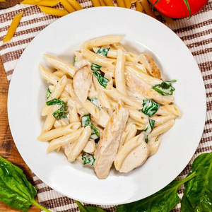 Chicken Alfredo Pasta (in White Sauce)
