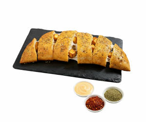 Paneer Tikka Garlic Bread + Cheesy Dip