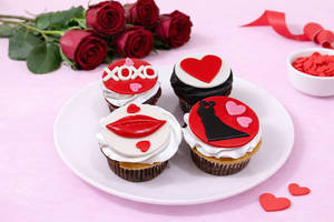 Valentine XOXO Cupcakes – 4 Pcs