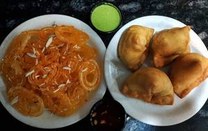4 Pcs Samosa + 250 Grams Jalebi