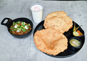 Chole Bhature With Raita