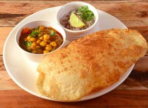 Chole Bhature [2 Bhature]                                  